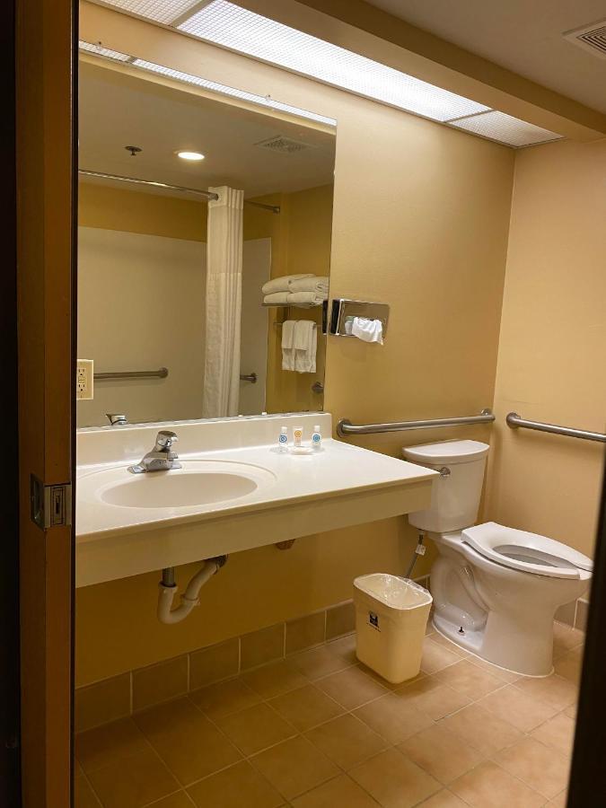Comfort On The Monterey Bay Hotel Marina