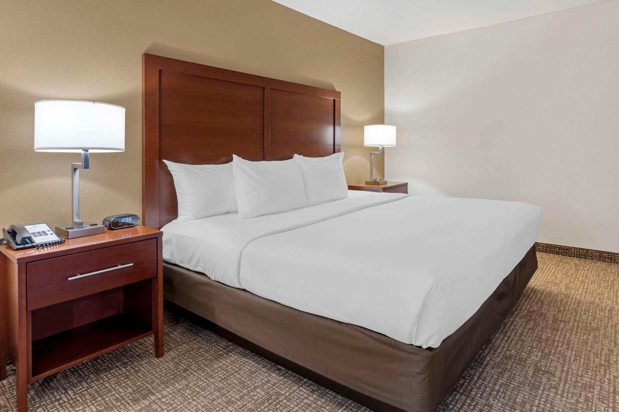 Hotel Comfort On The Monterey Bay Marina